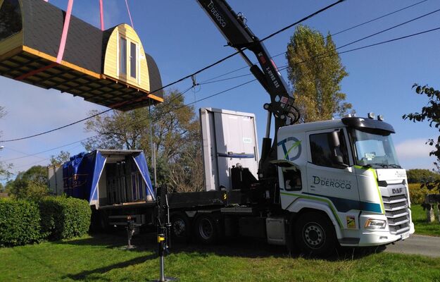 Transport routier de marchandises avec bras de grue en Vendée